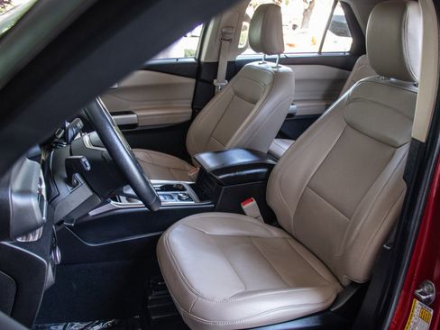 Used 2023 Ford Explorer Limited image 10