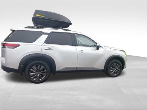 Used 2022 Nissan Pathfinder SV w/ SV Premium Package image 13