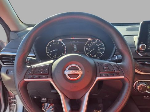 Used 2024 Nissan Altima 2.5 SV FWD image 12