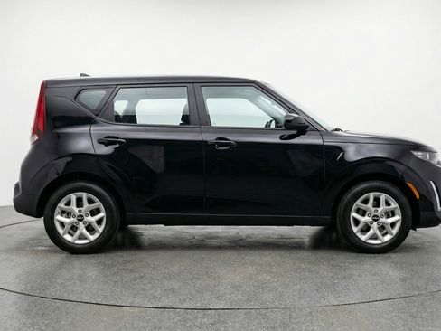 Used 2025 Kia Soul LX w/ LX Technology Package FWD image 11