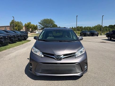 Used 2020 Toyota Sienna XLE Premium FWD image 10