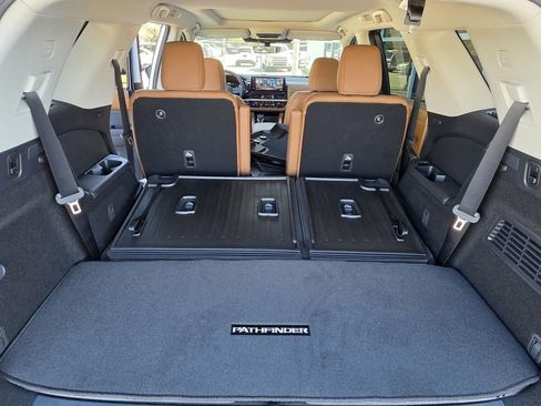 New 2026 Nissan Pathfinder Platinum image 14