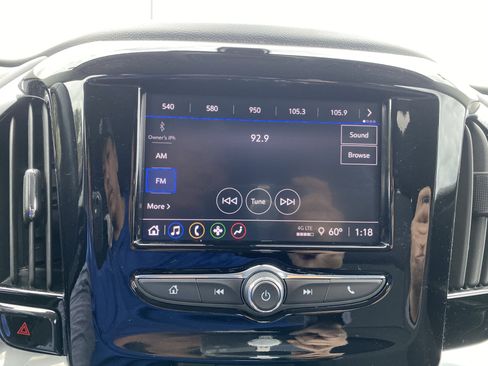 Used 2021 Chevrolet Traverse LT image 26