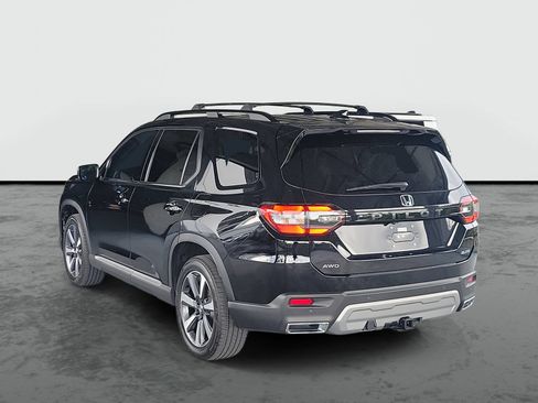 Used 2025 Honda Pilot Elite image 3
