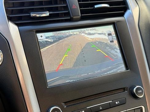 Used 2017 Ford Fusion SE w/ Fusion SE Technology Package image 24