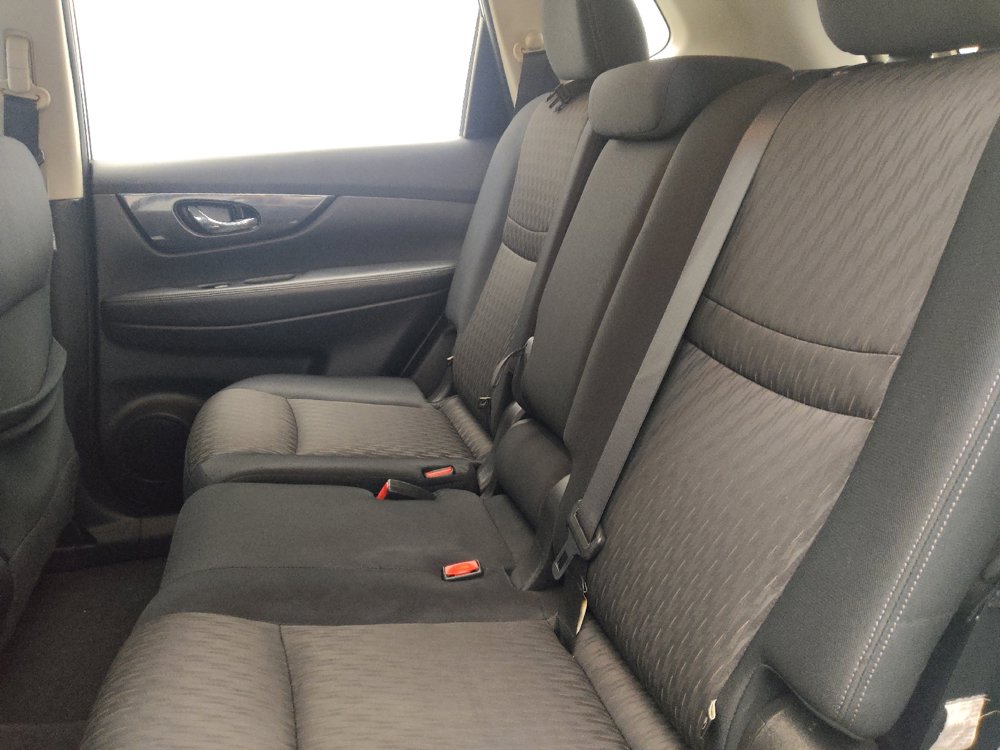 Used 2017 Nissan Rogue S AWD/4WD image 18