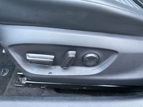 Used 2022 Toyota Camry SE w/ Carpet Mat Package (TMS) image 10