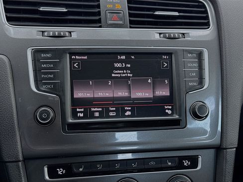 Used 2016 Volkswagen e-Golf SE image 11