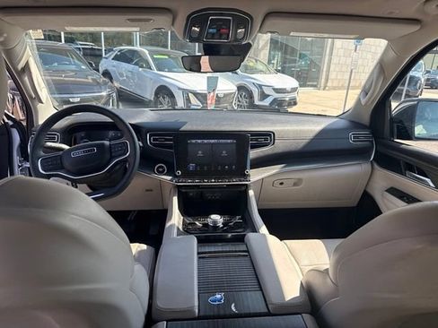 Used 2023 Jeep Wagoneer Series II w/ Convenience Group I AWD/4WD image 19