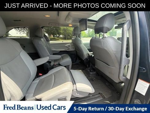 Used 2023 Toyota Sienna Limited AWD/4WD image 17