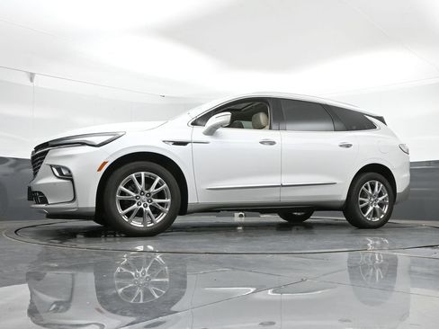 Used 2023 Buick Enclave Premium w/ Experience Buick Package AWD/4WD image 47