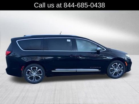 New 2026 Chrysler Pacifica Pinnacle image 4