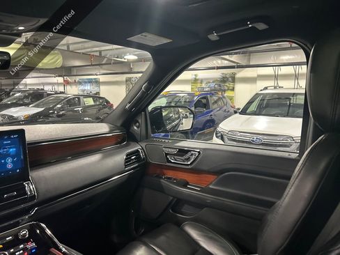 Certified 2022 Lincoln Navigator Reserve w/ Monochromatic Package image 24