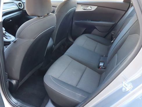 Used 2023 Kia Forte LXS FWD image 5