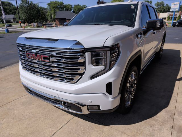 Used 2023 GMC Sierra 1500 Denali w/ Denali Reserve Package AWD/4WD image 4