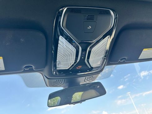 Used 2017 BMW 750i xDrive AWD/4WD image 28