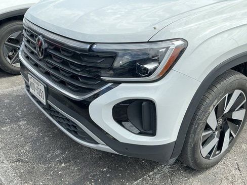 Used 2025 Volkswagen Atlas Cross Sport SE image 15