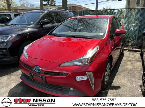 Used 2020 Toyota Prius XLE image 2