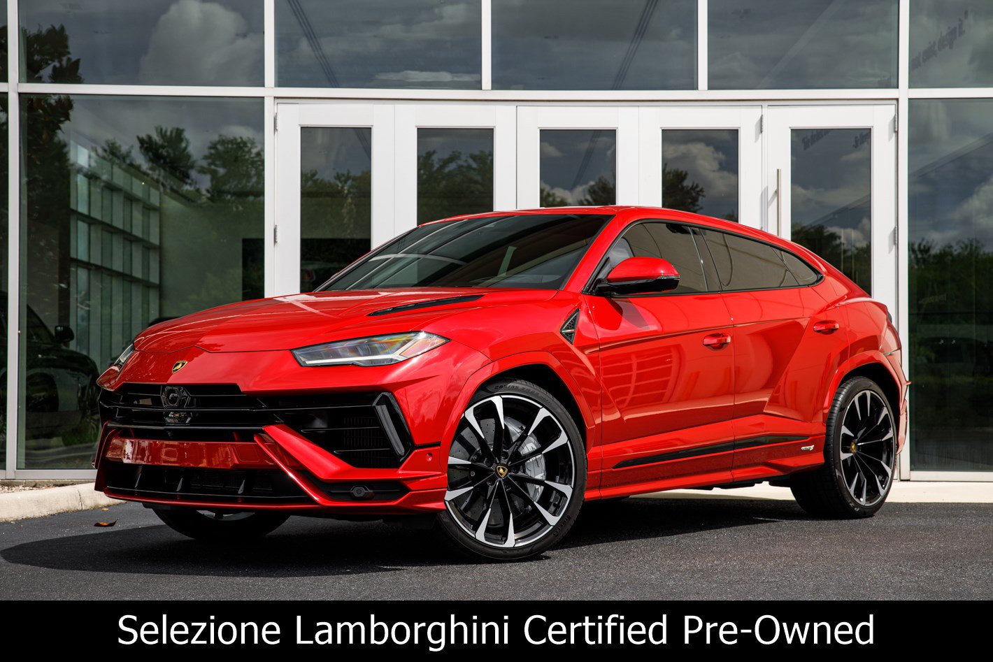 Used 2024 Lamborghini Urus S AWD/4WD image 1