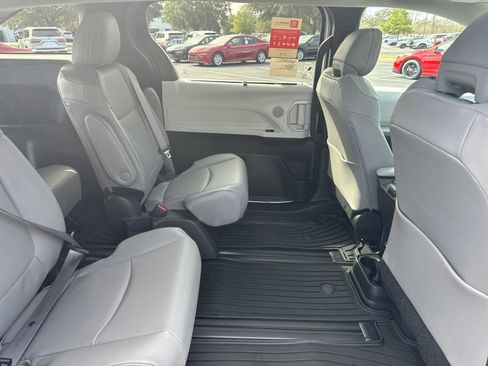 New 2025 Toyota Sienna XLE image 29
