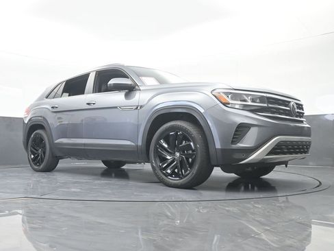 Used 2022 Volkswagen Atlas Cross Sport SE w/ Black Wheel Package image 65