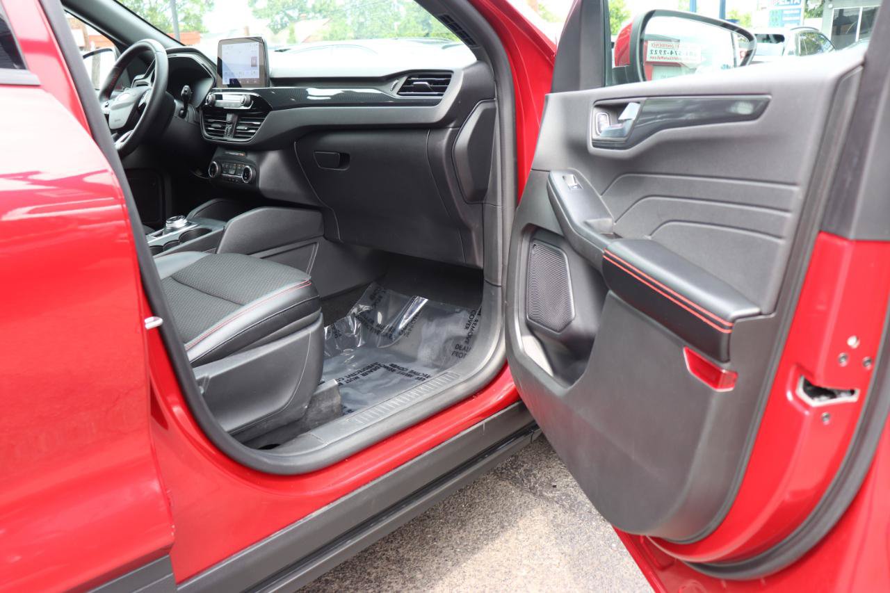 Used 2025 Ford Escape ST-Line Select AWD/4WD image 15