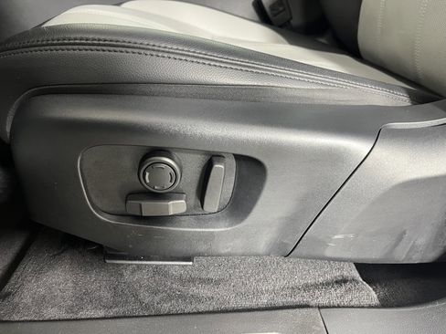 Used 2023 Land Rover Range Rover Evoque R-Dynamic SE image 20