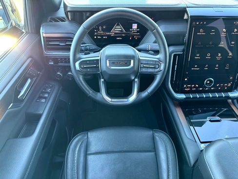 Used 2025 GMC Yukon Denali image 24