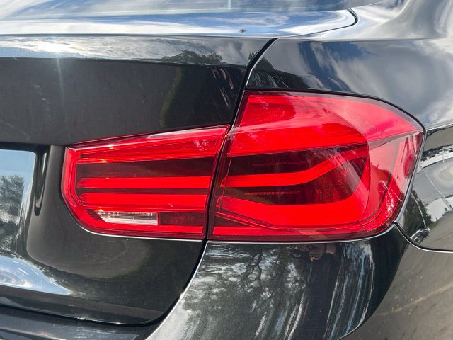 Used 2018 BMW 320i xDrive Sedan AWD/4WD image 15