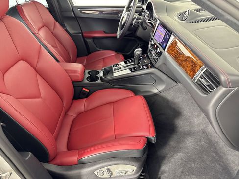 Certified 2025 Porsche Macan GTS image 29