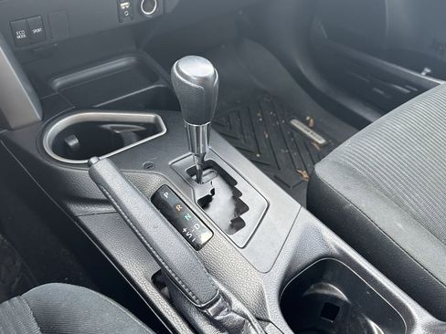 Used 2018 Toyota RAV4 LE image 27