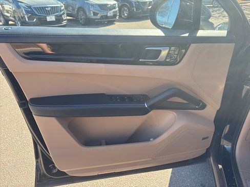 Used 2020 Porsche Cayenne S image 9