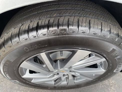 Used 2024 Chevrolet Equinox LT w/ LPO, Floor Liner Package FWD image 35