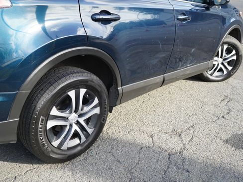 Used 2017 Toyota RAV4 LE FWD image 7