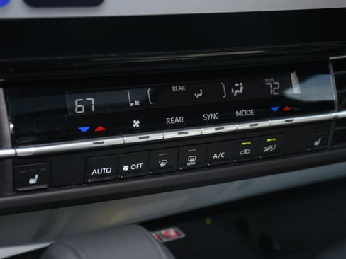 Used 2025 Toyota Sienna XLE w/ XLE Plus Package image 15