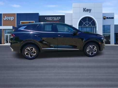 Used 2023 Kia Sportage LX AWD/4WD image 7