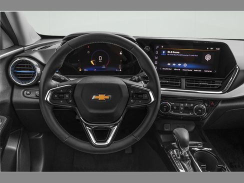 Used 2025 Chevrolet Trax LT FWD image 8