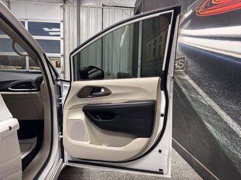 Used 2024 Chrysler Voyager LX FWD image 27