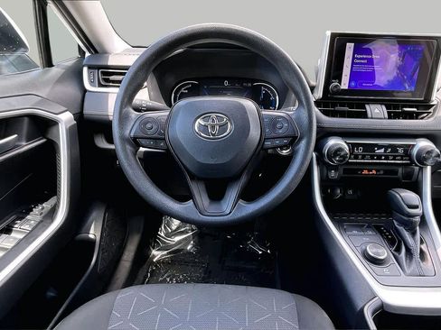 Used 2023 Toyota RAV4 XLE AWD/4WD image 6