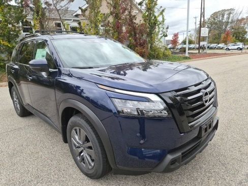 New 2025 Nissan Pathfinder SV w/ Black Appearance Package image 5