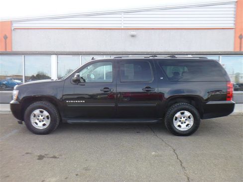 Used 2012 Chevrolet Suburban LT image 2