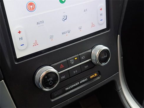 Used 2024 Ford Edge SEL image 16