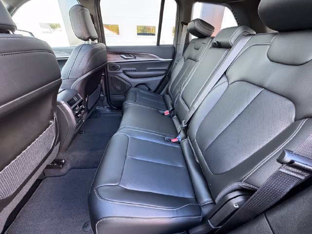 New 2027 Jeep Grand Cherokee Limited AWD/4WD image 26