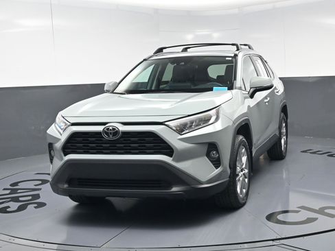 Used 2021 Toyota RAV4 XLE Premium image 11