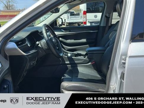 Used 2022 Jeep Grand Cherokee L Limited AWD/4WD image 9