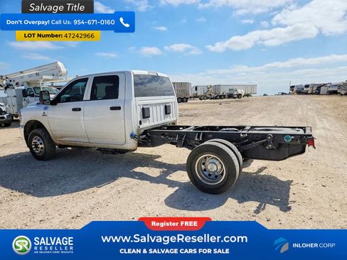 Used 2025 RAM 3500 Tradesman w/ Chrome Appearance Group AWD/4WD image 3