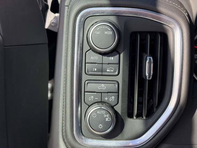 Used 2022 Chevrolet Silverado 1500 LT AWD/4WD image 18