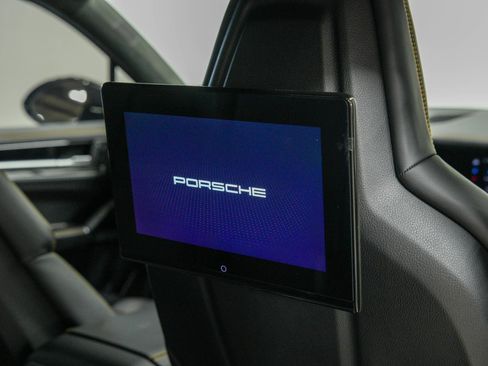 Used 2024 Porsche Cayenne Turbo GT AWD/4WD image 68