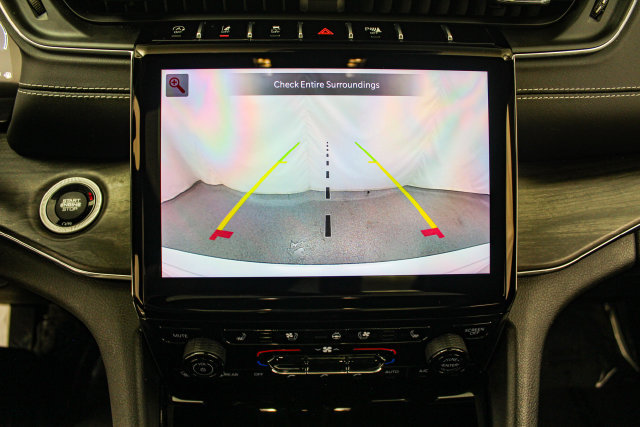 Used 2023 Jeep Grand Cherokee Overland AWD/4WD image 28