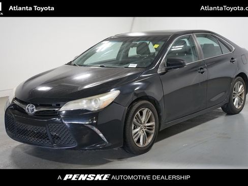 Used 2015 Toyota Camry SE FWD image 1